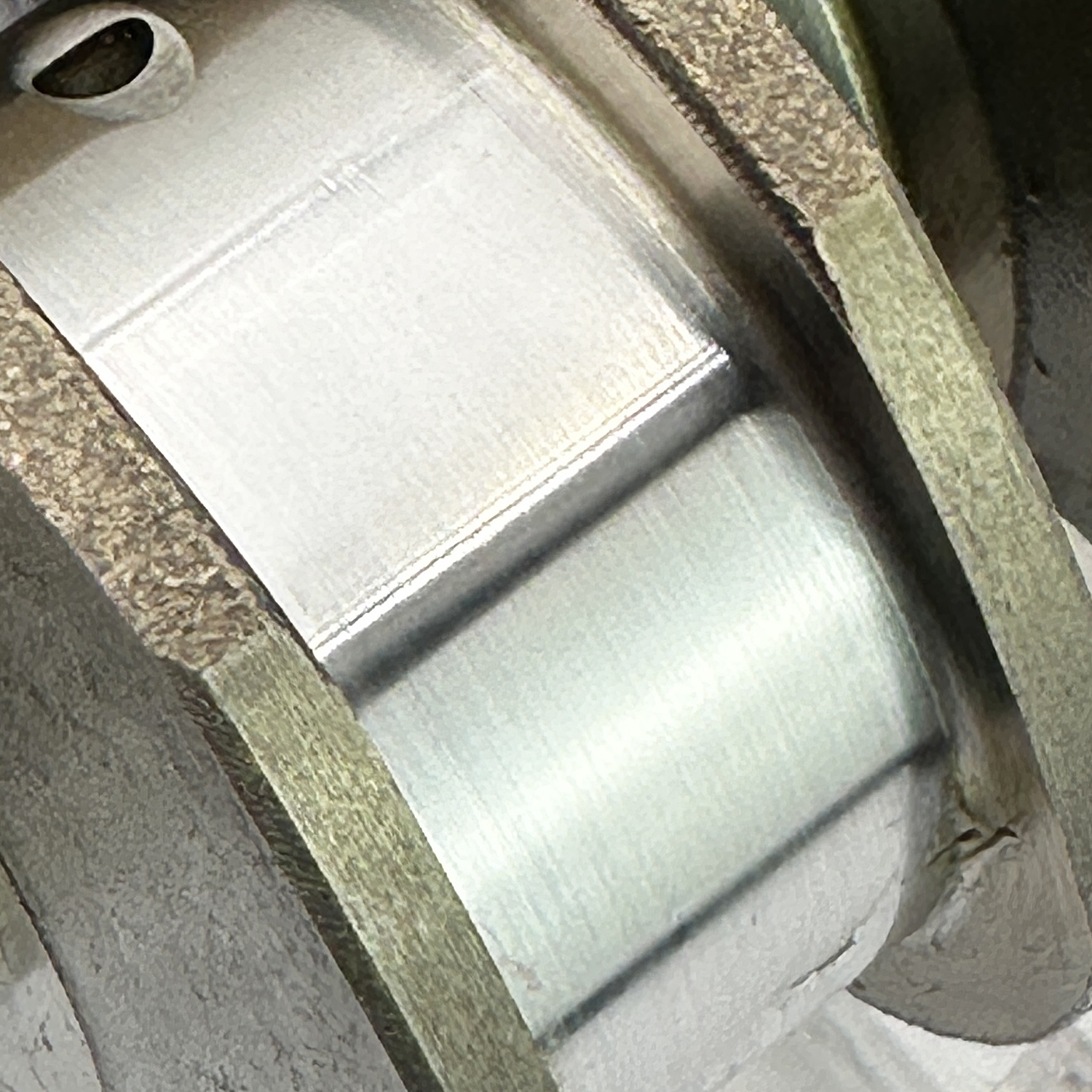 Nový klikový hřídel Subaru 2.5 EJ25 12200AA430 Nový klikový hřídel Subaru 2.5 EJ25 12200AA430
